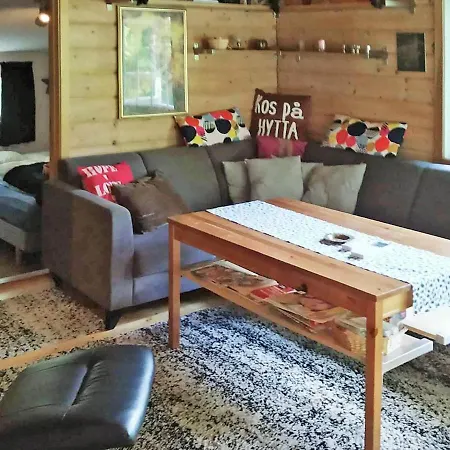11 Person In Gjesdal-by Traum